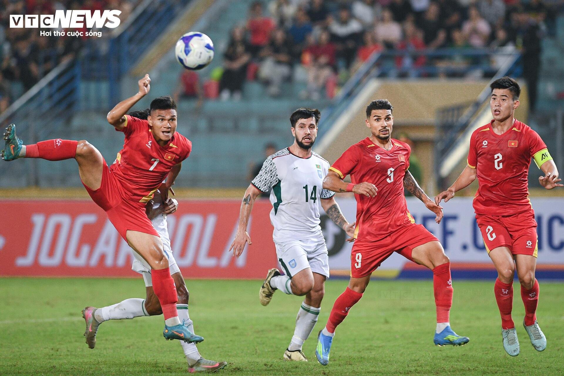 Dàn sao CLB Hà Nội bùng nổ, tuyển Việt Nam thắng dễ Bangladesh - 8