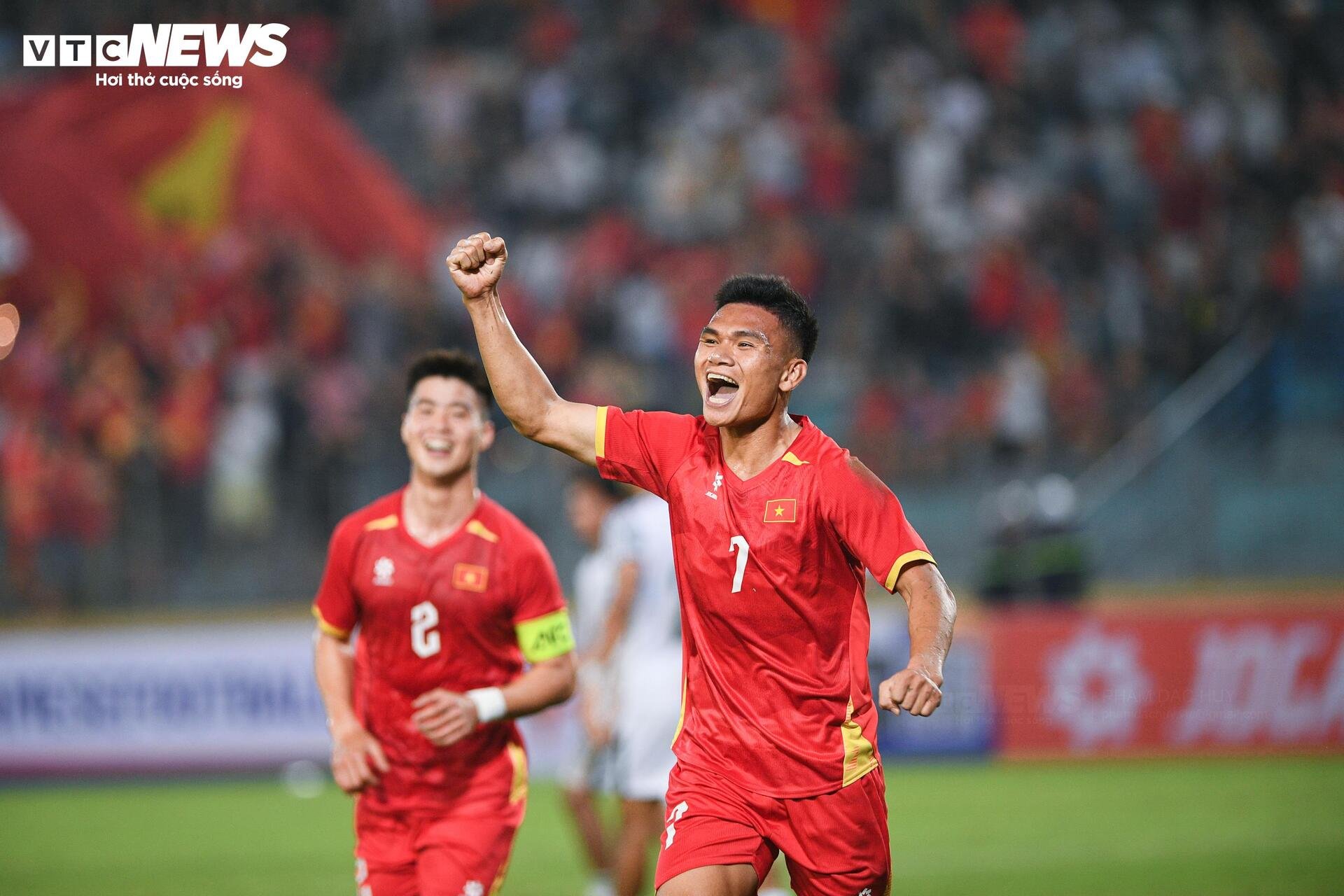 Cận cảnh khoảnh khắc Đoàn Văn Hậu tái xuất ở tuyển Việt Nam sau 3 năm - 11