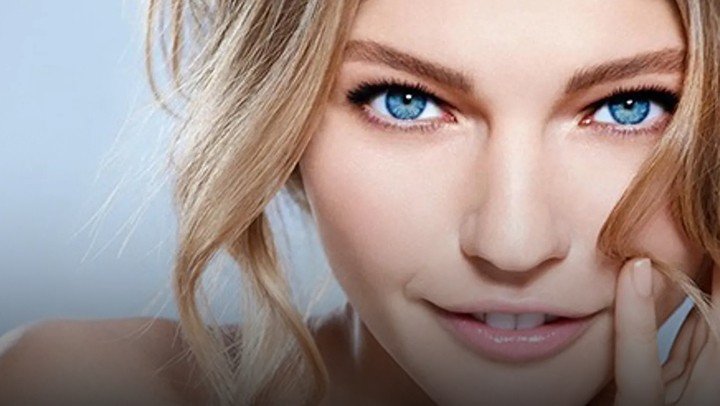 Người châu Âu có đôi mắt xanh dương khác biệt. (Ảnh: EyeWeb)