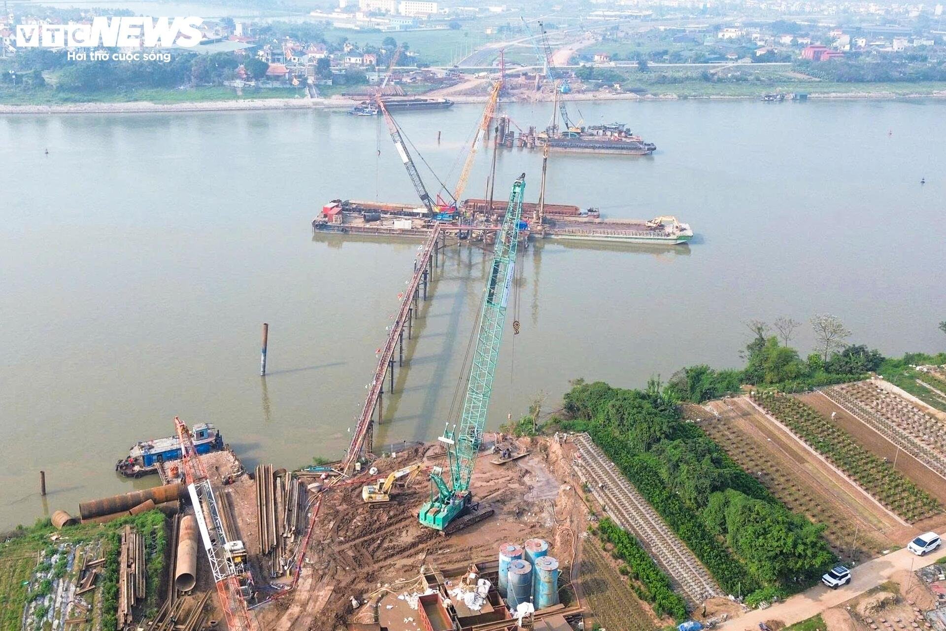 Cầu 4.900 tỷ vượt sông Hồng nối Hà Nội - Hưng Yên đang được thi công ra sao? - 1
