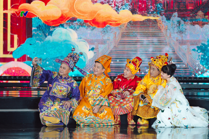 NSƯT Chí Trung chia sẻ: “Đây là lần hiếm hoi chúng tôi có dịp tái ngộ trong trang phục Táo quân. Dù chỉ có vài đêm ngắn ngủi để gấp rút chuẩn bị, mục tiêu lớn nhất của anh em nghệ sĩ là làm sống lại giai đoạn rực rỡ đã qua. Chúng tôi tâm niệm rằng, dẫu chỉ xuất hiện trong một khoảnh khắc trên sân khấu, mỗi nghệ sĩ đều phải “cháy” hết mình để giữ trọn vẹn hình ảnh Táo quân trong lòng công chúng”.