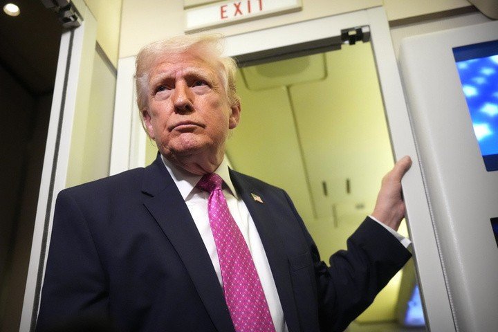 Tổng thống Trump trên chuyên cơ Không lực Một, ngày 29/3/2026. (Ảnh: AP)