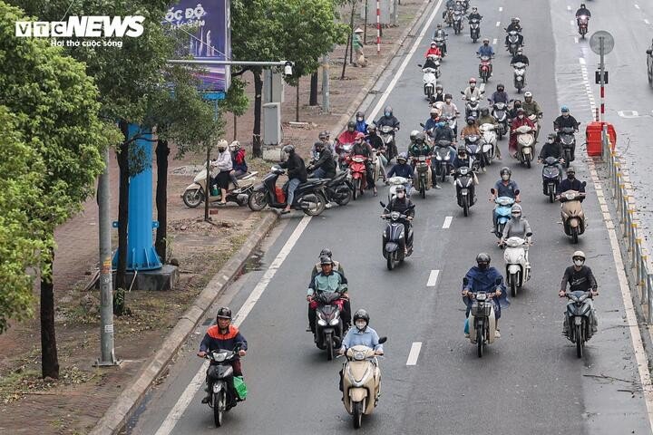 Hà Nội hứng mưa đá, ngập úng, tắc đường sáng đầu tuần - 5