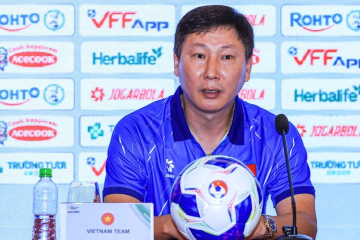 HLV Kim Sang-sik nuối tiếc khi không có sự phục vụ của Đình Bắc.