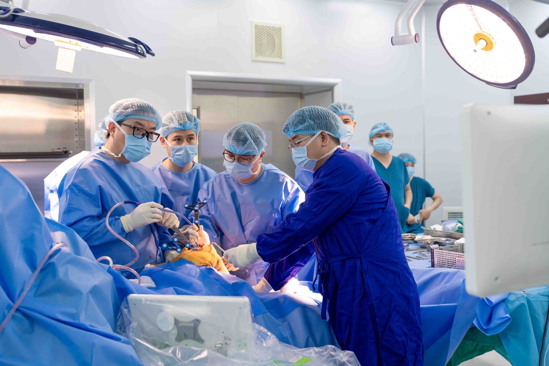 31-1774955638-robot-moi-tai-vinmec-phau-thuat-thay-khop-goi-chi-phi-hop-ly-ngay-tai-viet-nam