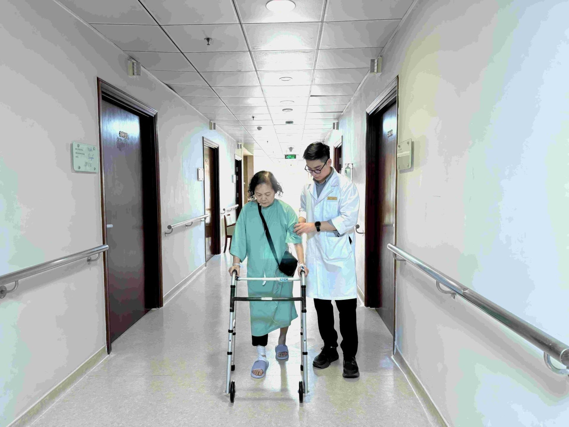 31-1774955718-robot-moi-tai-vinmec-phau-thuat-thay-khop-goi-chi-phi-hop-ly-ngay-tai-viet-nam