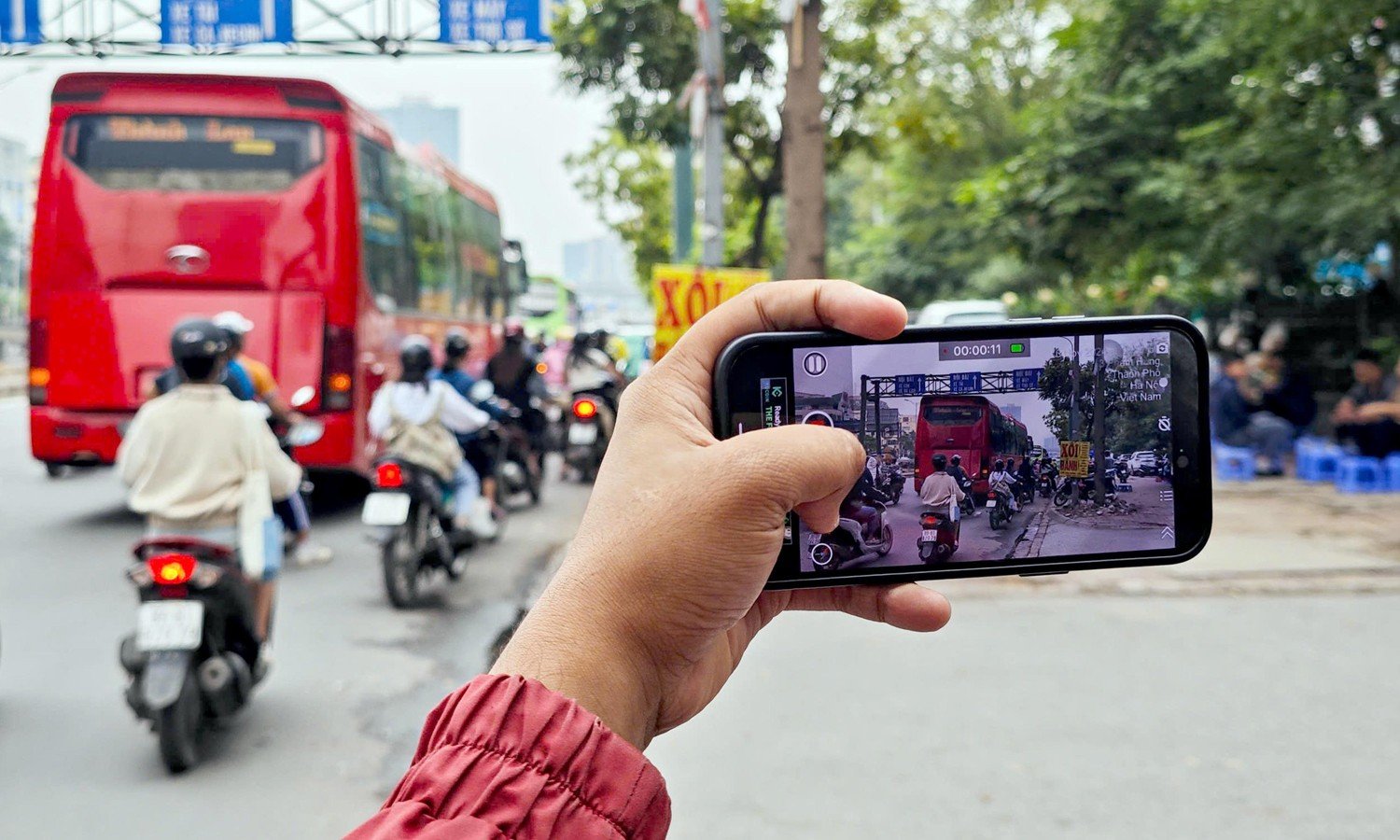 Từ 1/4, người dân có thể sử dụng VNeID để phản ánh vi phạm giao thông.