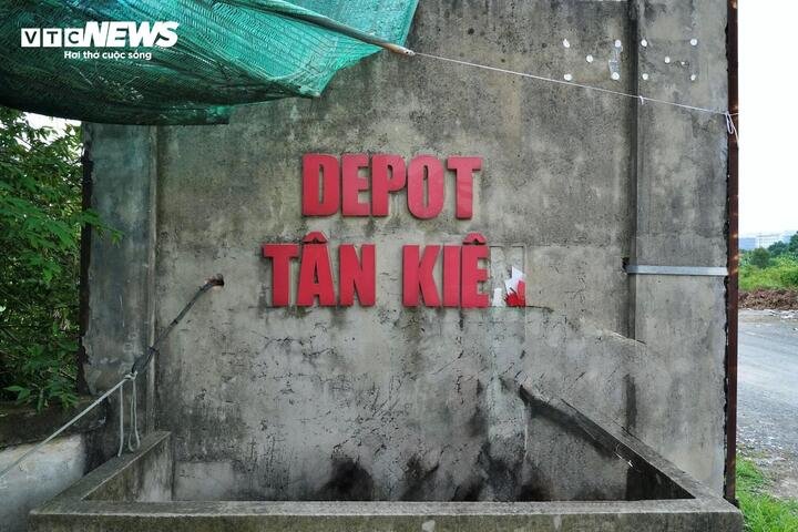 Song song đó, khu vực Thủ Thiêm cũng được quy hoạch thêm một tuyến metro ngầm khác là tuyến Metro số 7 (Tân Kiên - Vinhomes Grand Park). Theo điều chỉnh mới, tuyến sẽ không còn đi dọc đường Trần Bạch Đằng như trước mà chuyển sang đi ngầm theo trục Tố Hữu và Bùi Thiện Ngộ.