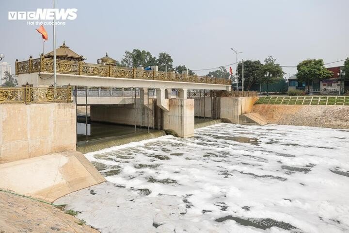 Sau 6 tháng hồi sinh, dòng 'sông chết' ở Hà Nội thay đổi ra sao? - 4