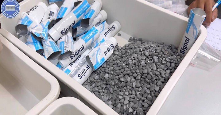 4 nữ tiếp viên Vietnam Airlines xách hơn 11kg ma tuý từ Pháp về Việt Nam, vào ngày 16/3/2023.