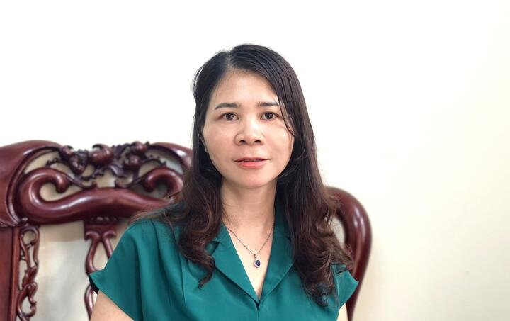 Bà Nguyễn Thúy Nga, Hiệu trưởng Trường Tiểu học Lim, xã Tiên Du luôn hoan nghênh phụ huynh đến kiểm tra đột xuất bếp ăn bất cứ lúc nào với quan điểm minh bạch tuyệt đối.