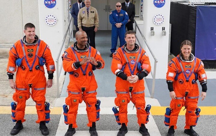 Bốn phi hành gia Artemis II từ trái sang phải: Jeremy Hansen, Victor Glover, Reid Wiseman và Christina Koch. (Ảnh: AP)