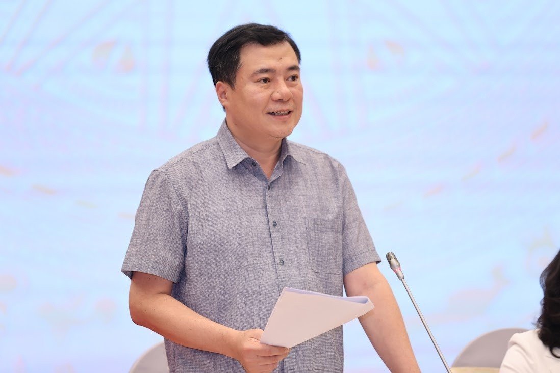 Thứ trưởng Bộ Công Thương Nguyễn Sinh Nhật Tân trả lời các câu hỏi của báo chí tại họp báo Chính phủ thường kỳ tháng 3/2026 - Ảnh: VGP/Nhật Bắc