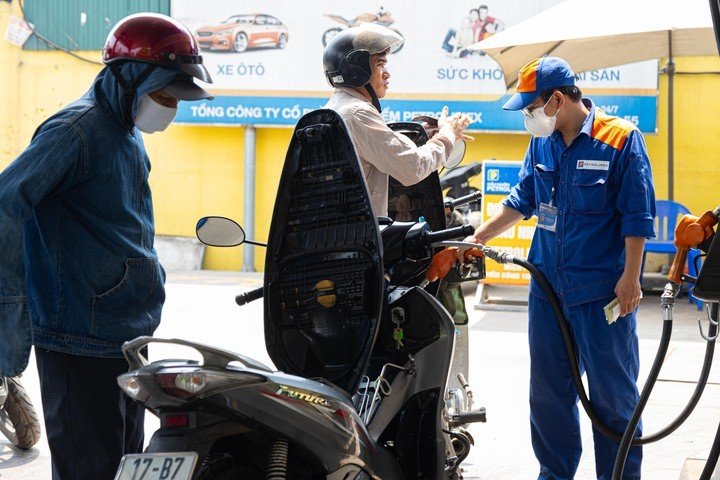 Siết kinh doanh, vận chuyển xăng dầu khu vực biên giới. (Ảnh: Minh Đức).