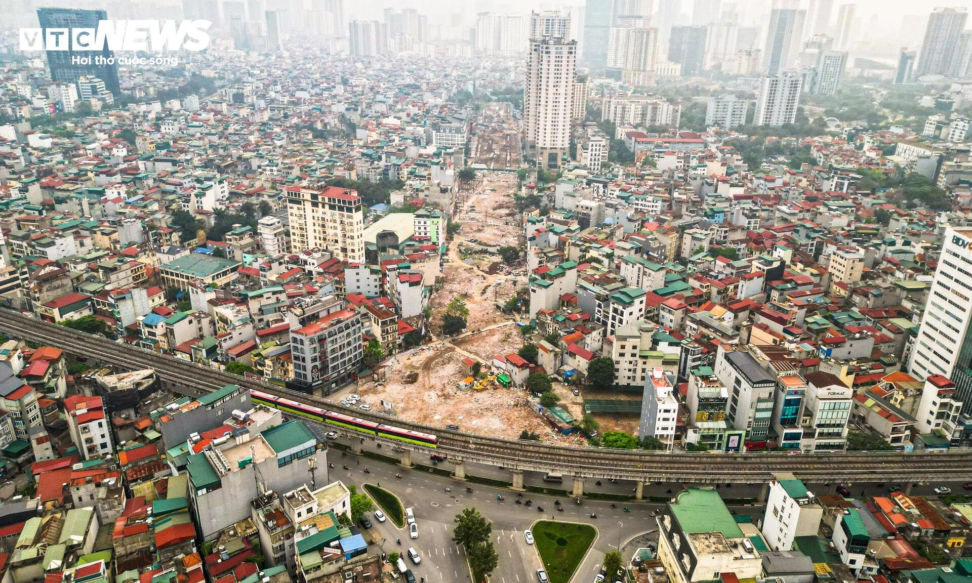 Công trường Vành đai 2,5 qua Cầu Giấy rầm rộ thi công sau khi gỡ vướng mặt bằng - 1