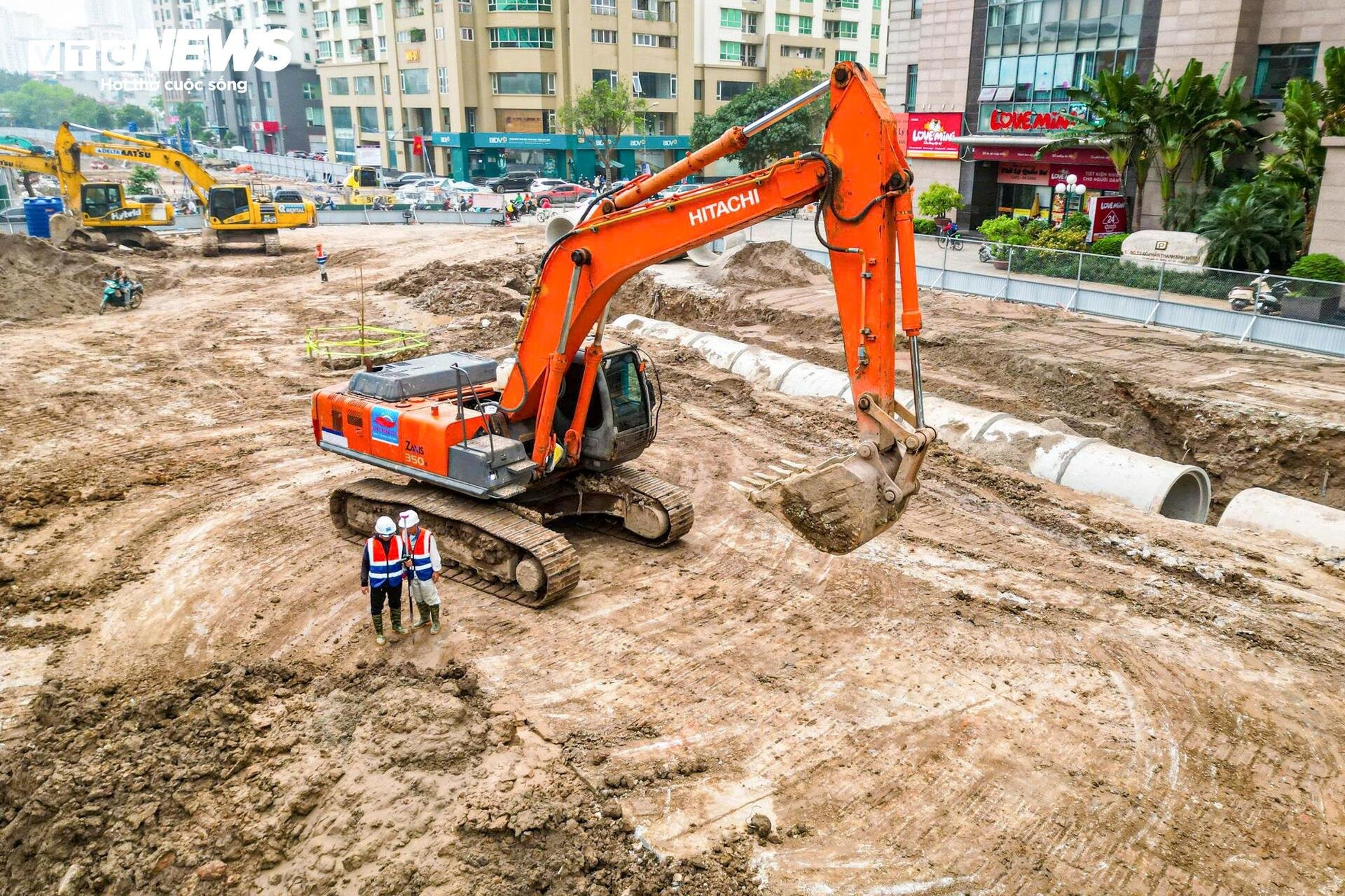 Công trường Vành đai 2,5 qua Cầu Giấy rầm rộ thi công sau khi gỡ vướng mặt bằng - 6