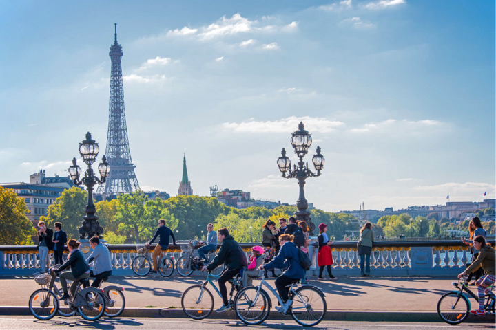 Người dân đạp xe ở Paris, Pháp. (Ảnh: iStock)