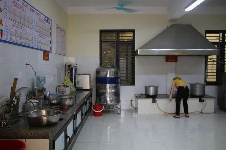 Bếp ăn của trường mầm non Hòa Bình.