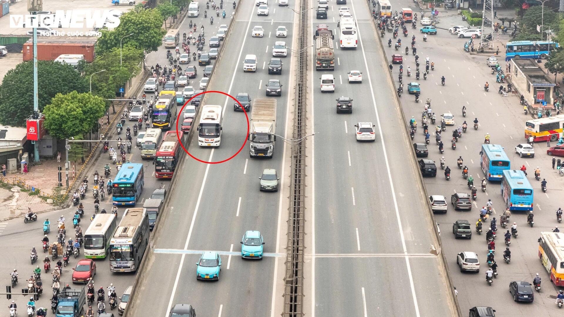 Bất chấp siết chặt xử phạt xe vi phạm, vành đai 3 Hà Nội vẫn như chốn vô luật pháp - 3