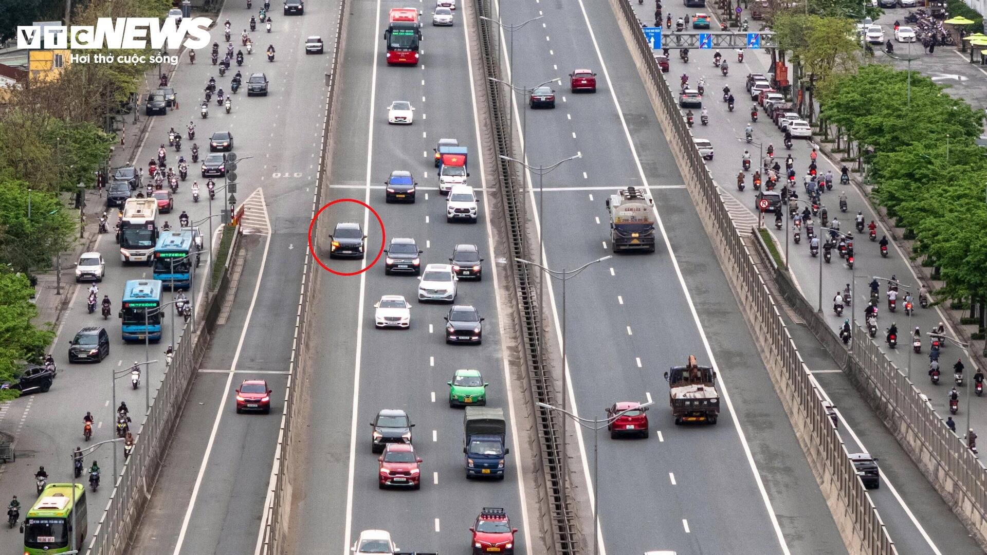 Bất chấp siết chặt xử phạt xe vi phạm, vành đai 3 Hà Nội vẫn như chốn vô luật pháp - 4