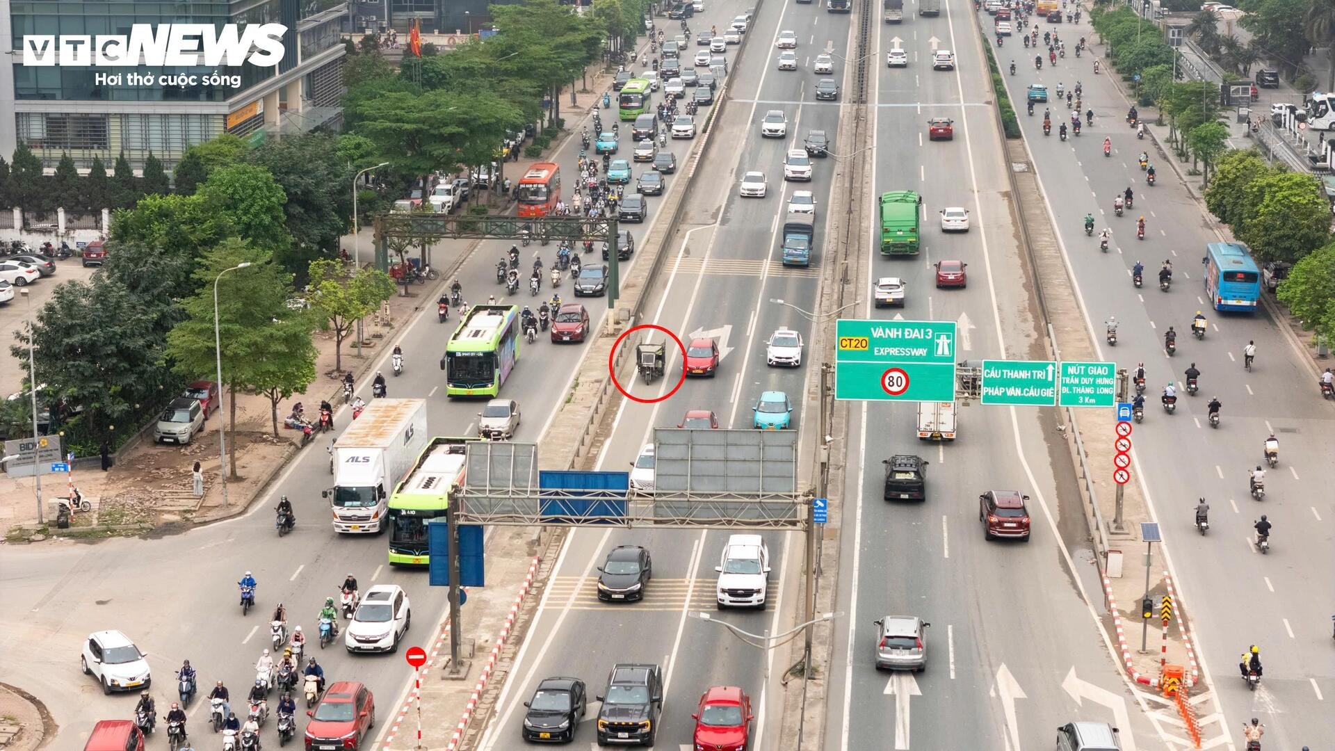 Bất chấp siết chặt xử phạt xe vi phạm, vành đai 3 Hà Nội vẫn như chốn vô luật pháp - 7