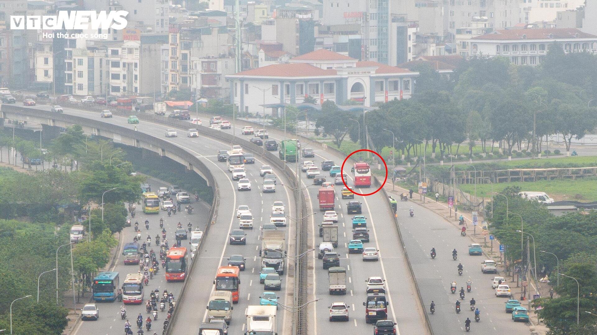 Bất chấp siết chặt xử phạt xe vi phạm, vành đai 3 Hà Nội vẫn như chốn vô luật pháp - 9