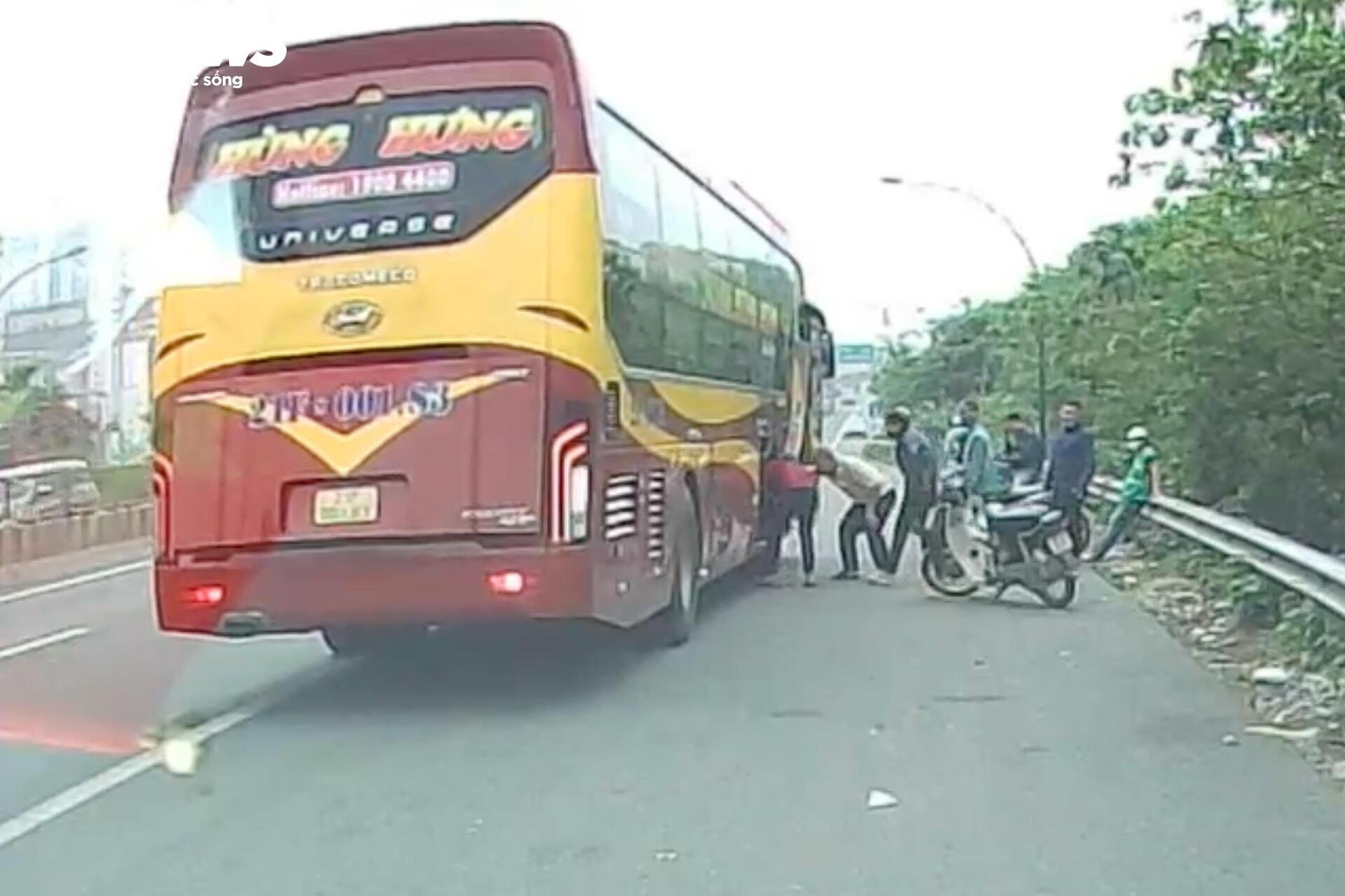 Bất chấp siết chặt xử phạt xe vi phạm, vành đai 3 Hà Nội vẫn như chốn vô luật pháp - 10