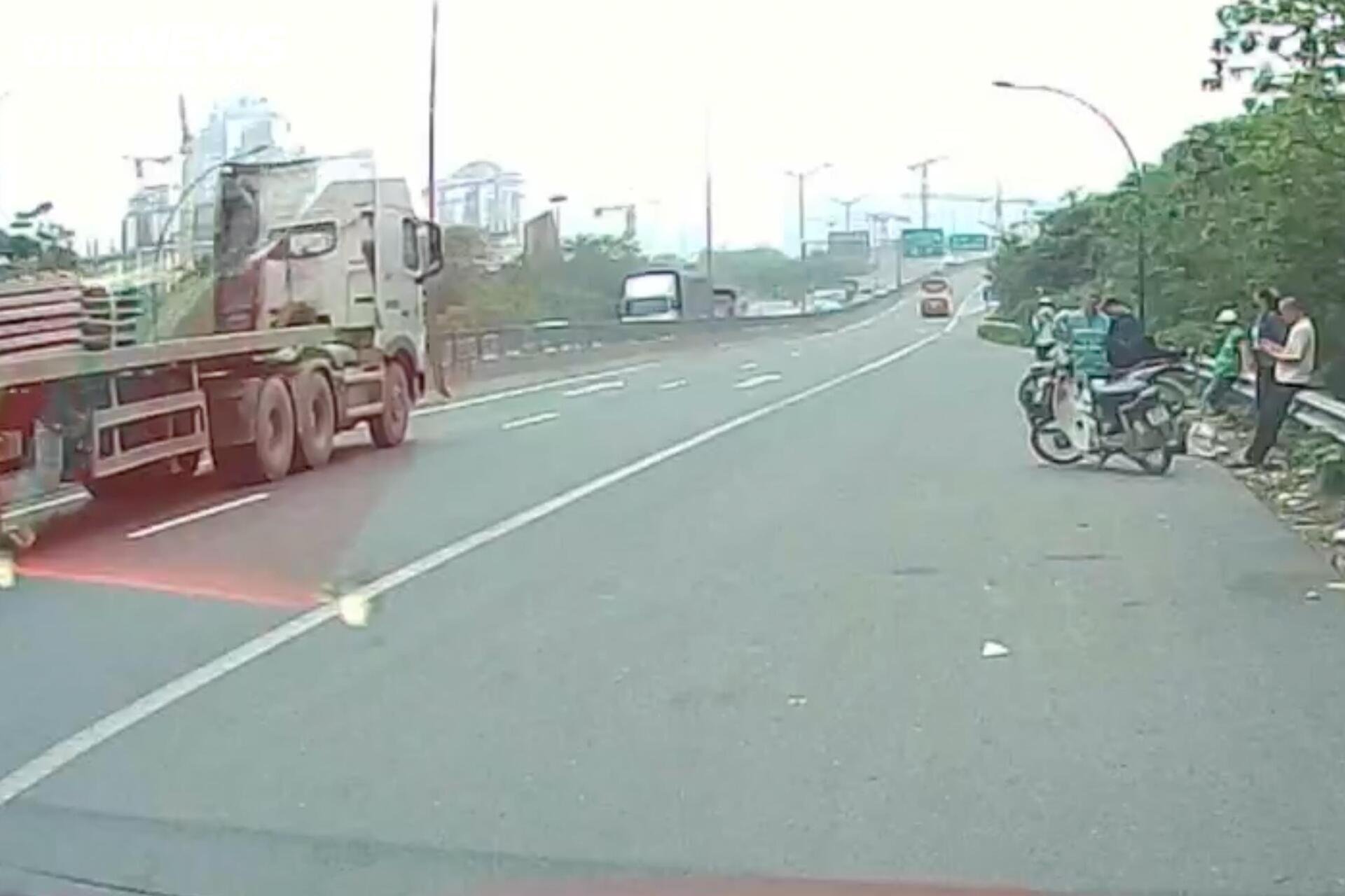 Bất chấp siết chặt xử phạt xe vi phạm, vành đai 3 Hà Nội vẫn như chốn vô luật pháp - 11