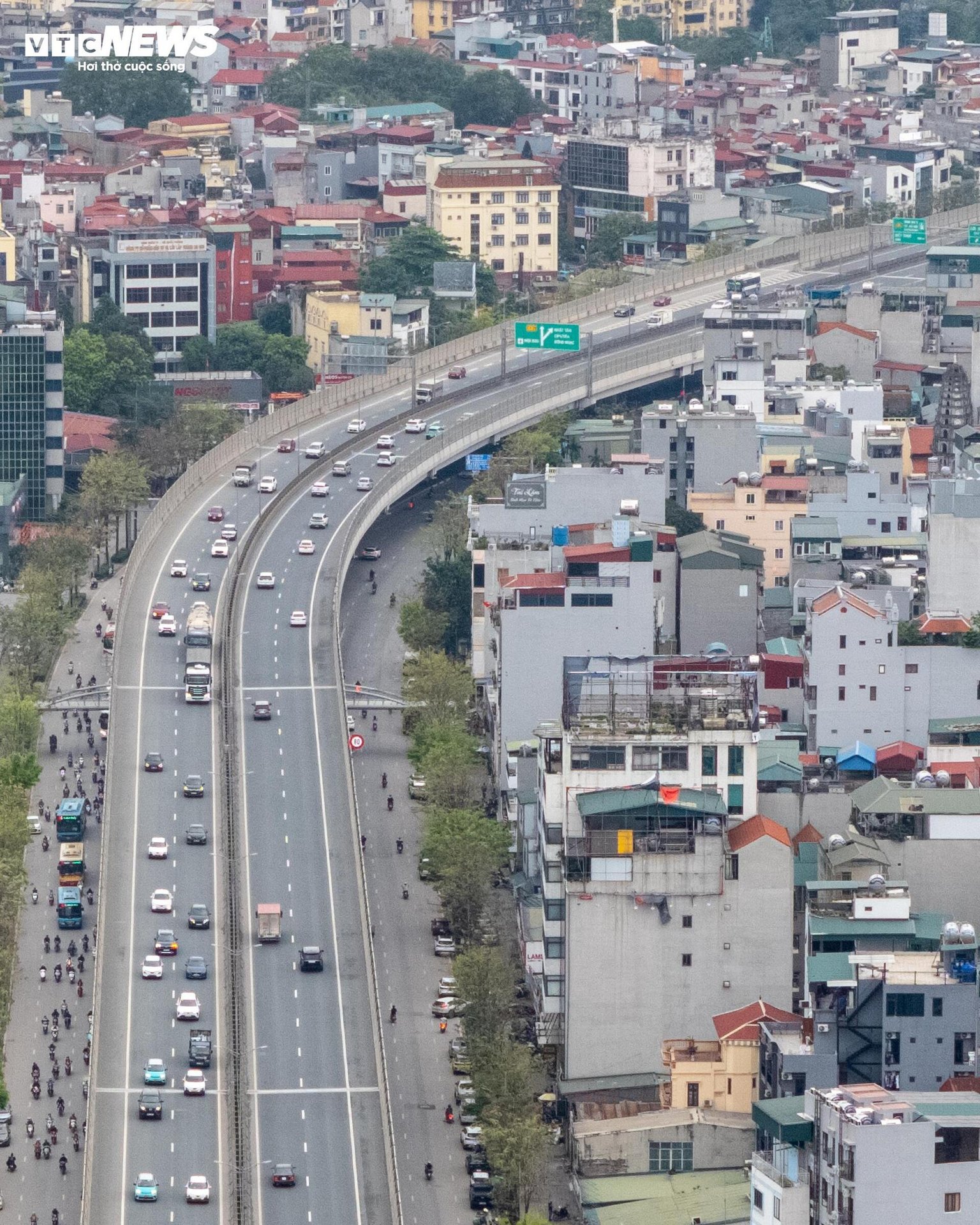 Bất chấp siết chặt xử phạt xe vi phạm, vành đai 3 Hà Nội vẫn như chốn vô luật pháp - 12