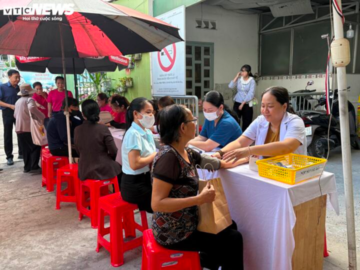 Người dân TP.HCM được khám sức khỏe miễn phí ngày 5/4 vừa qua.