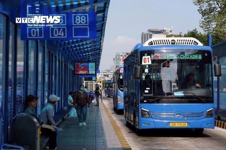 TP.HCM đang hoàn tất các thủ tục để triển khai chính sách miễn vé xe buýt. (Ảnh minh họa: Lương Ý)