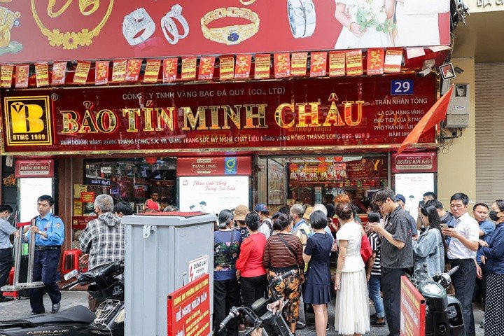 Bảo Tín Minh Châu sử dụng hai hệ thống sổ sách nhằm che giấu doanh thu. (Ảnh: Minh Đức).