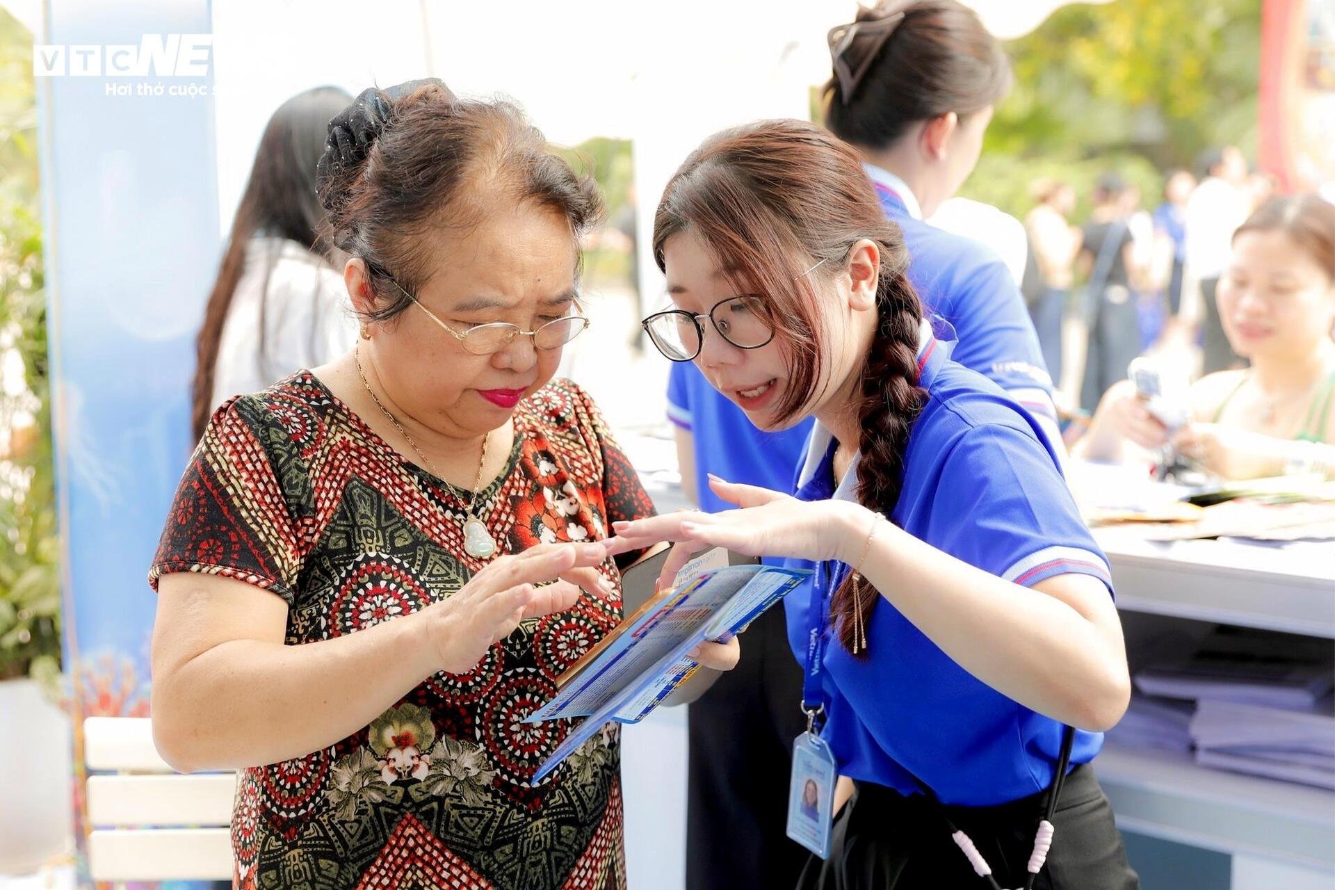 Doanh nghiệp lữ hành ‘đổi cách bán’ để giữ khách hè 2026 - 2