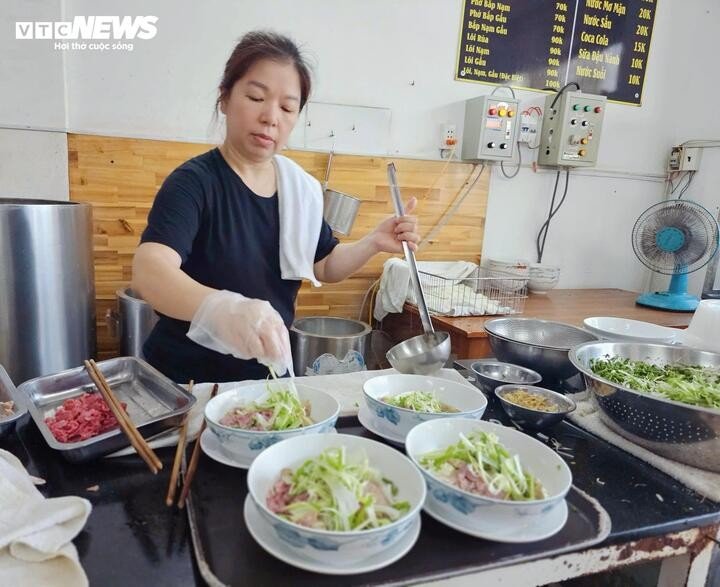 Nhiều quán ăn chấp nhận lãi thấp hoặc hòa vốn để giữ khách trong giai đoạn khó khăn.