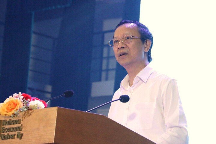 GS Huỳnh Văn Chương, Cục trưởng Cục Quản lý chất lượng (Bộ GD&ĐT) thông tin những điểm mới của kỳ thi tốt nghiệp THPT năm 2026. (Ảnh: Vietnamnet)