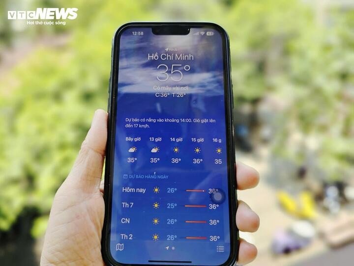 Hiệu ứng đô thị khiến TP.HCM nóng hơn số liệu đo được, nhiệt độ thực tế có thể chạm ngưỡng 40°C.