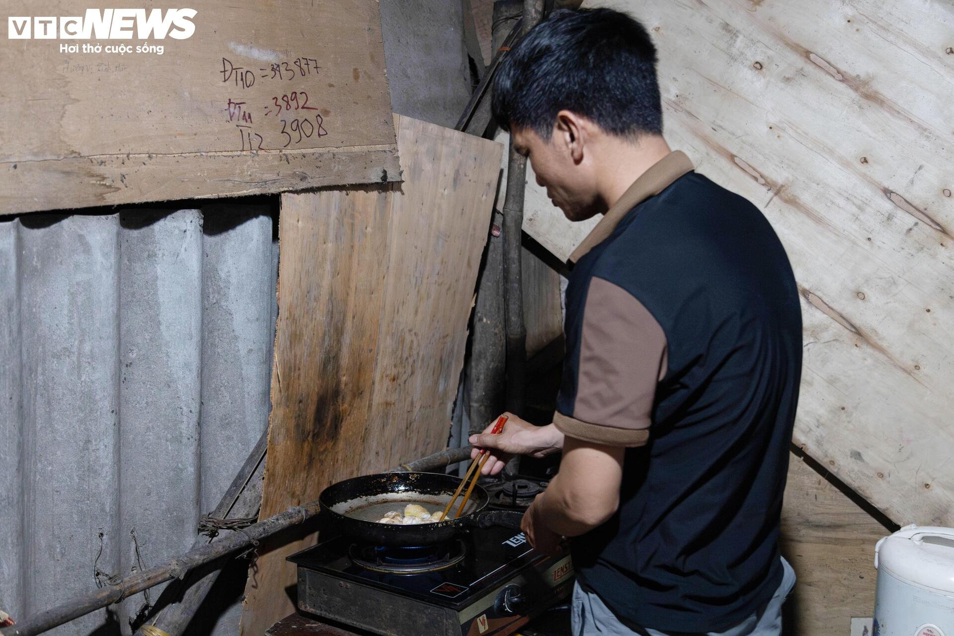 Hà Nội đắt đỏ: Bài toán chi phí sống và ‘bẫy đô thị’ với người thu nhập thấp - 2