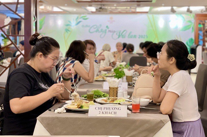 Có tới gần 60% doanh nghiệp ăn uống tăng giá bán trong năm 2025. (Ảnh minh họa)