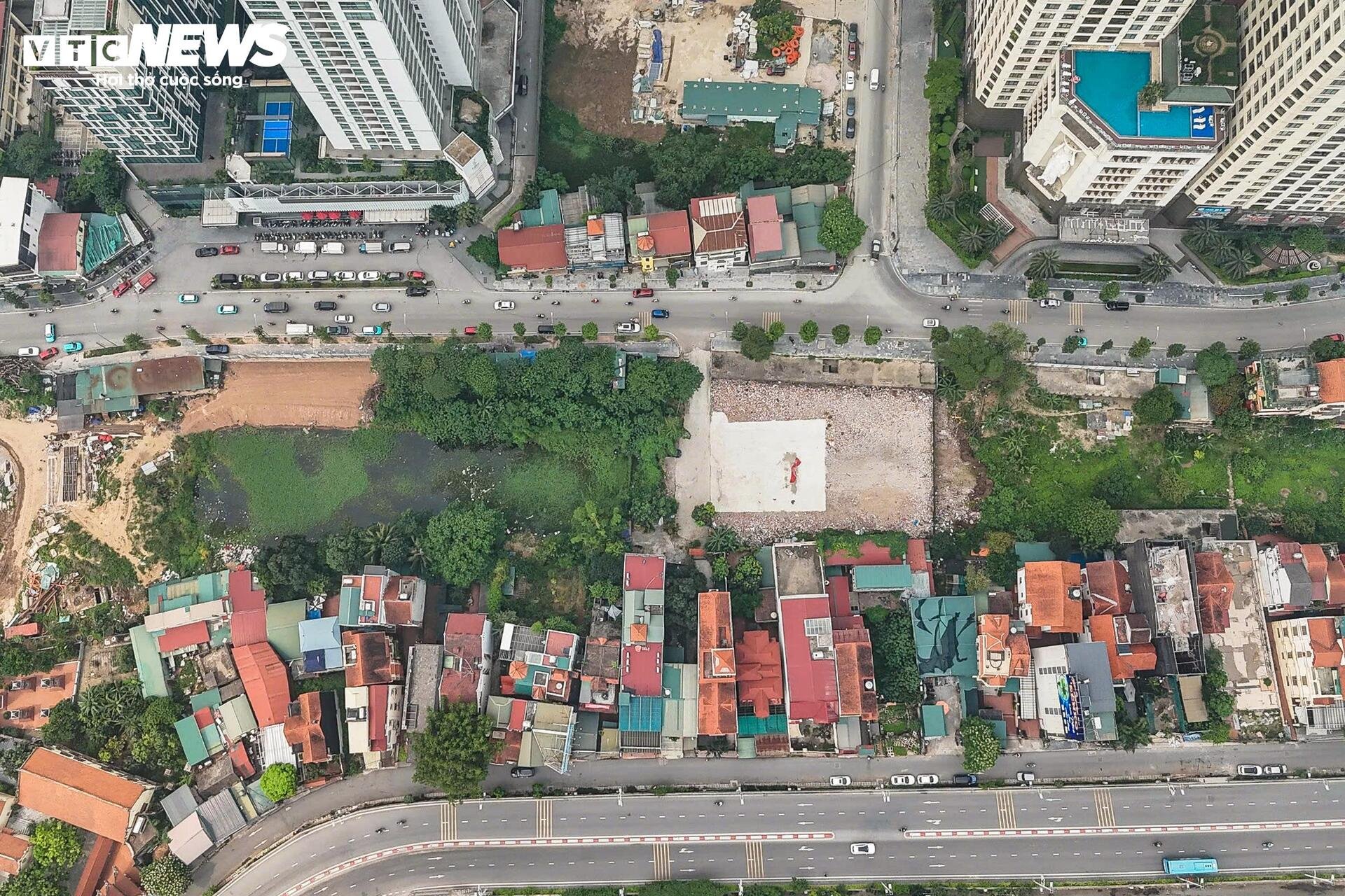 Hiện trạng đoạn đường 100m trị giá hơn 600 tỷ đồng vừa khởi công ở Hà Nội - 3