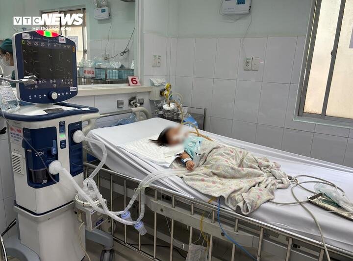 Chủng EV71 có độc lực cao, dễ gây biến chứng nặng cho trẻ.