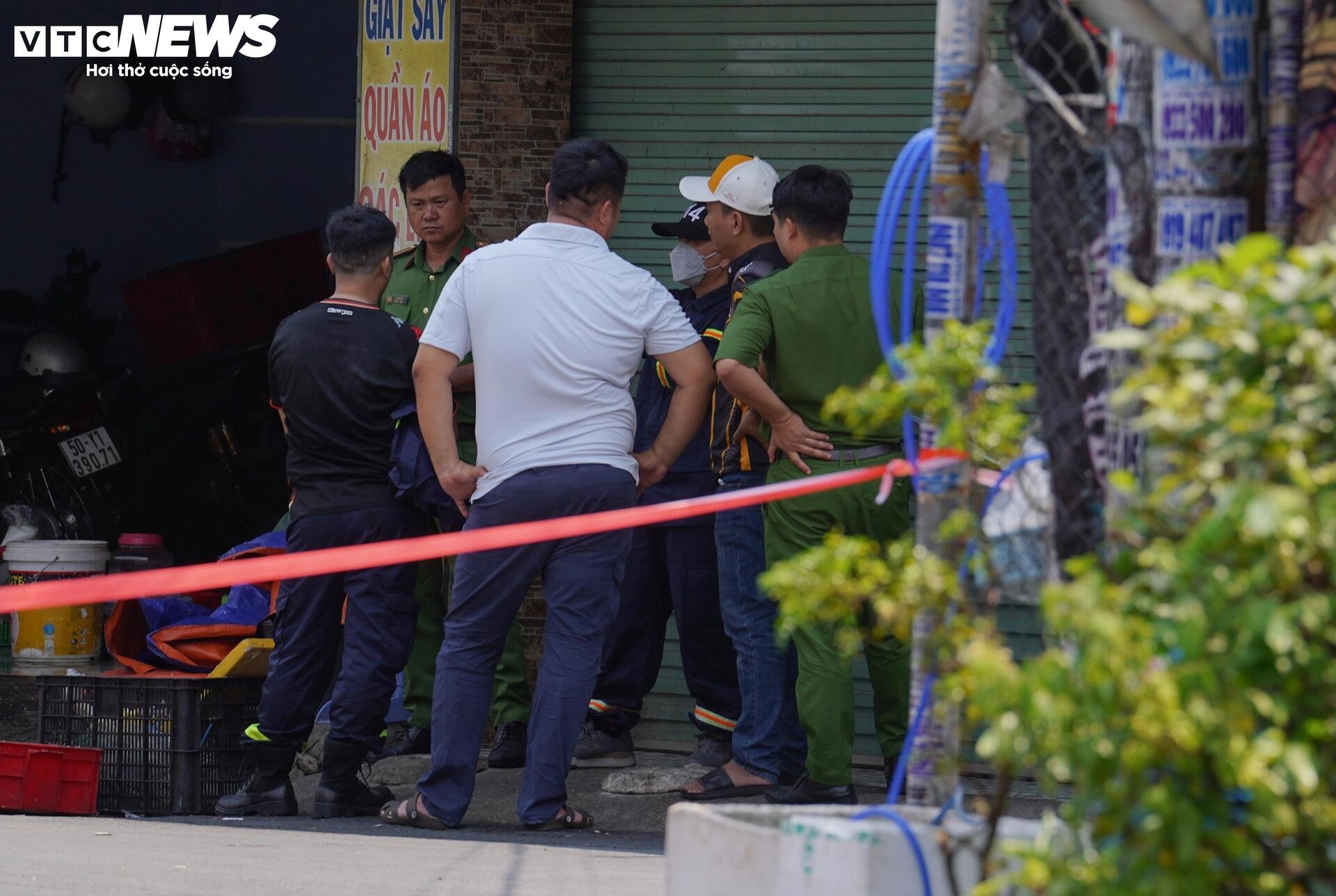 Nhân chứng kể phút bất lực nghe kêu cứu trong vụ cháy ở TP.HCM, 2 người tử vong - 10