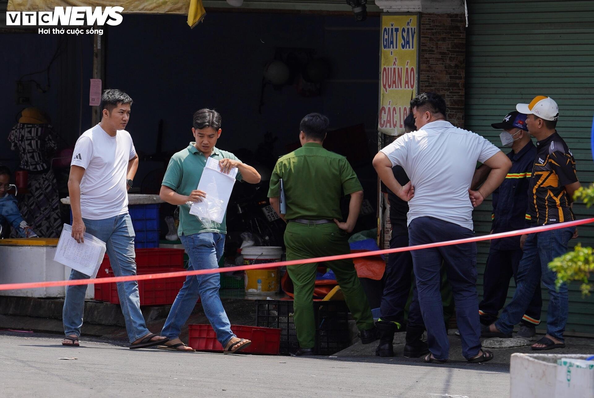 Nhân chứng kể phút bất lực nghe kêu cứu trong vụ cháy ở TP.HCM, 2 người tử vong - 12