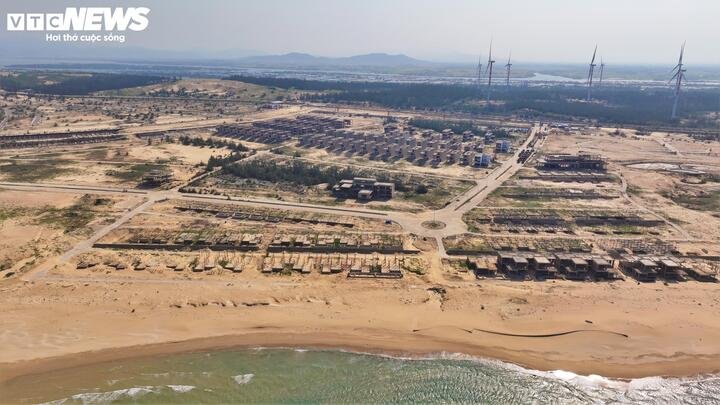 Sau hơn 1 thập kỷ xây dựng với hàng loạt lần điều chỉnh và mở rộng, nơi này đang lâm vào cảnh tiêu điều.