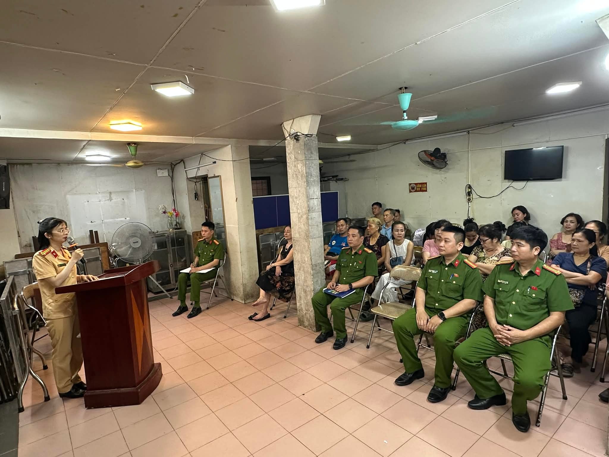 Công an phường Văn Miếu - Quốc Tử Giám tổ chức tập huấn cho người dân sinh sống tại khu vực