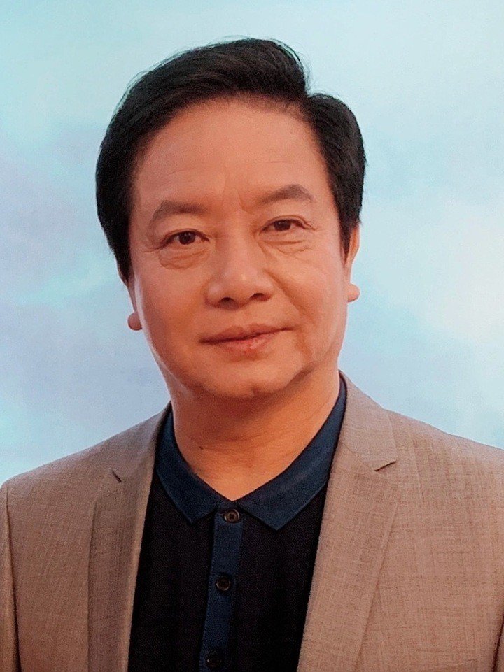 Uông Việt chuyển sang công tác giảng dạy.