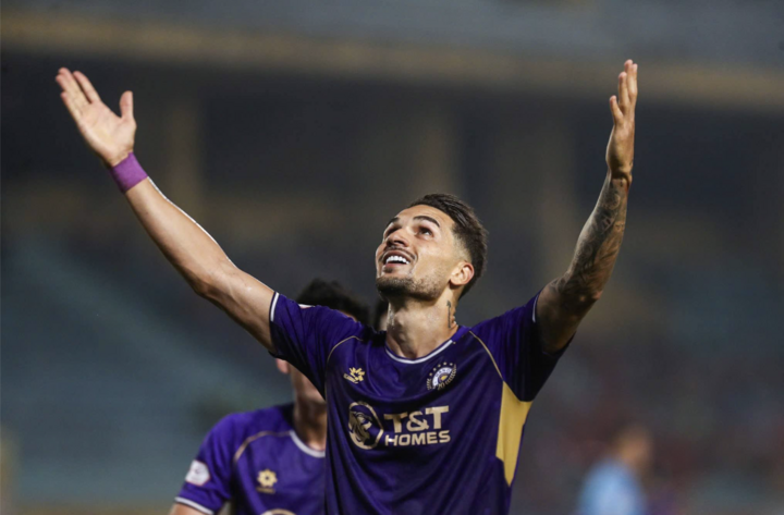 Hoàng Hên đặt mục tiêu giúp CLB Hà Nội trở lại vị thế số 1 tại V.League và mơ ước cùng đội tuyển Việt Nam dự World Cup.