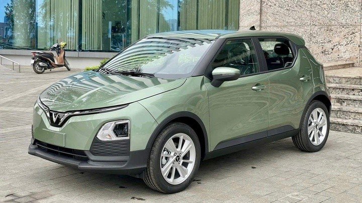 VinFast VF 5 duy trì sức nóng nhờ khả năng vận hành linh hoạt và tiết kiệm chi phí vận hành trong mảng xe dịch vụ.