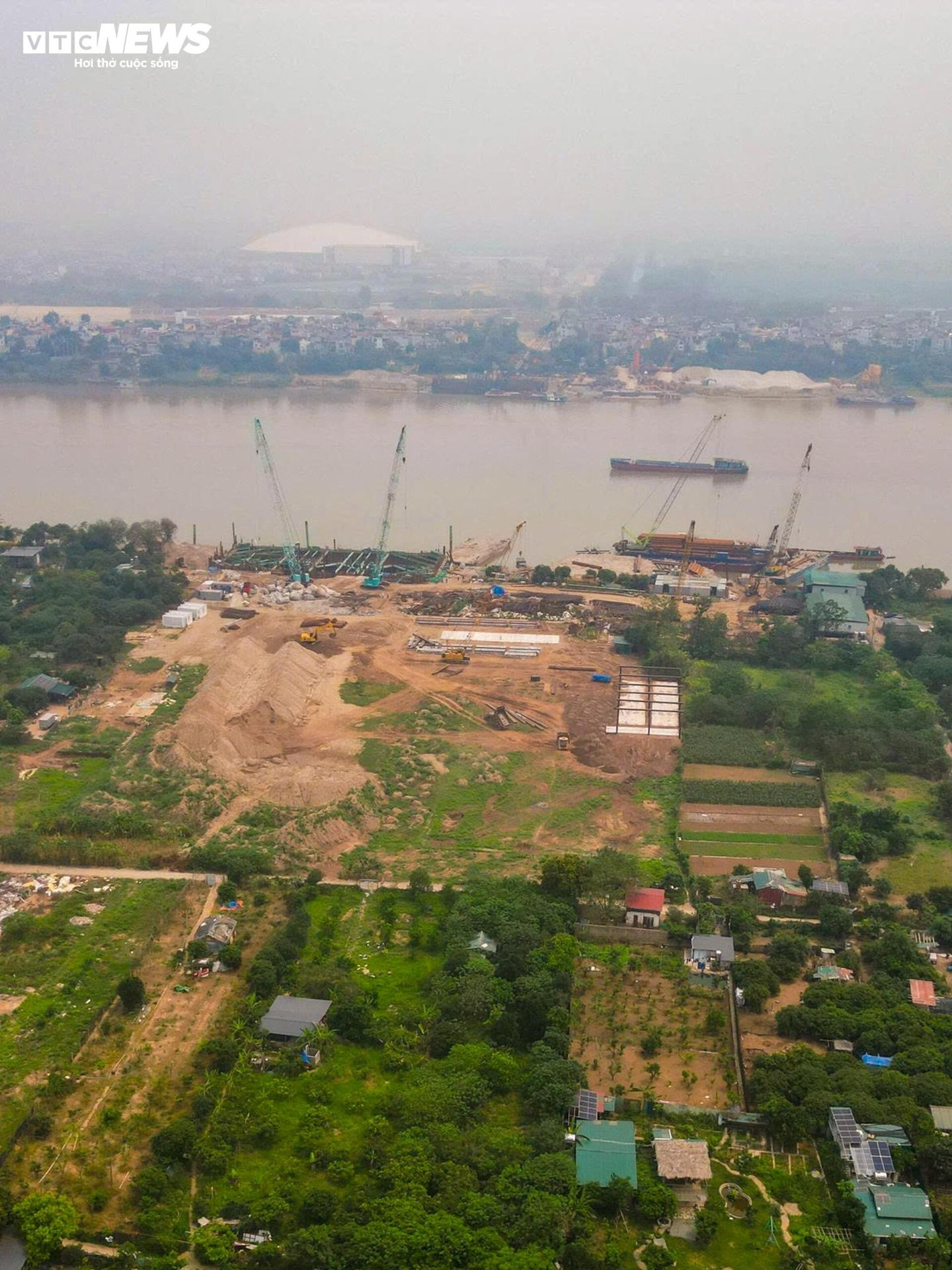 Đại công trường cầu Tứ Liên bắc qua sông Hồng sau gần 1 năm thi công - 2