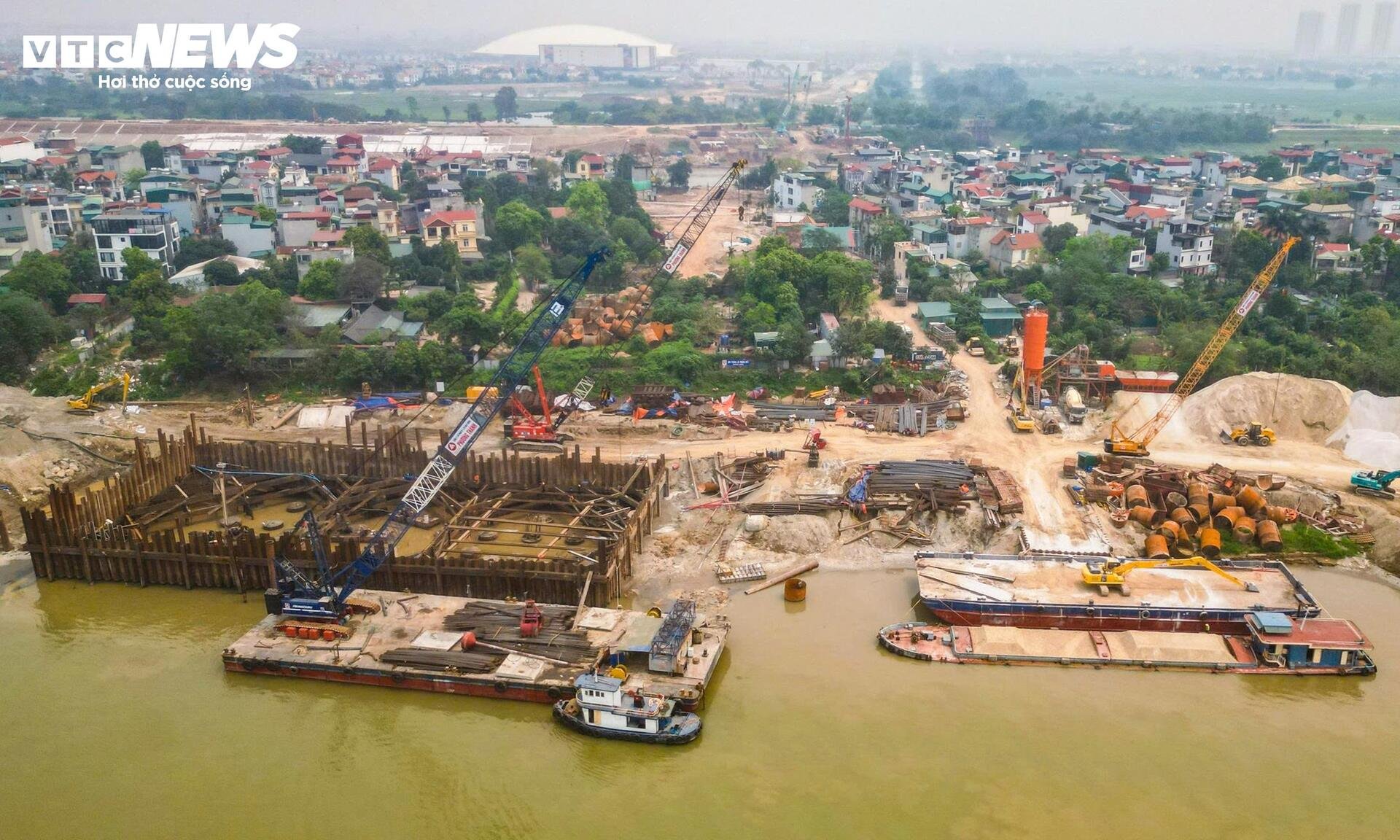 Đại công trường cầu Tứ Liên bắc qua sông Hồng sau gần 1 năm thi công - 4