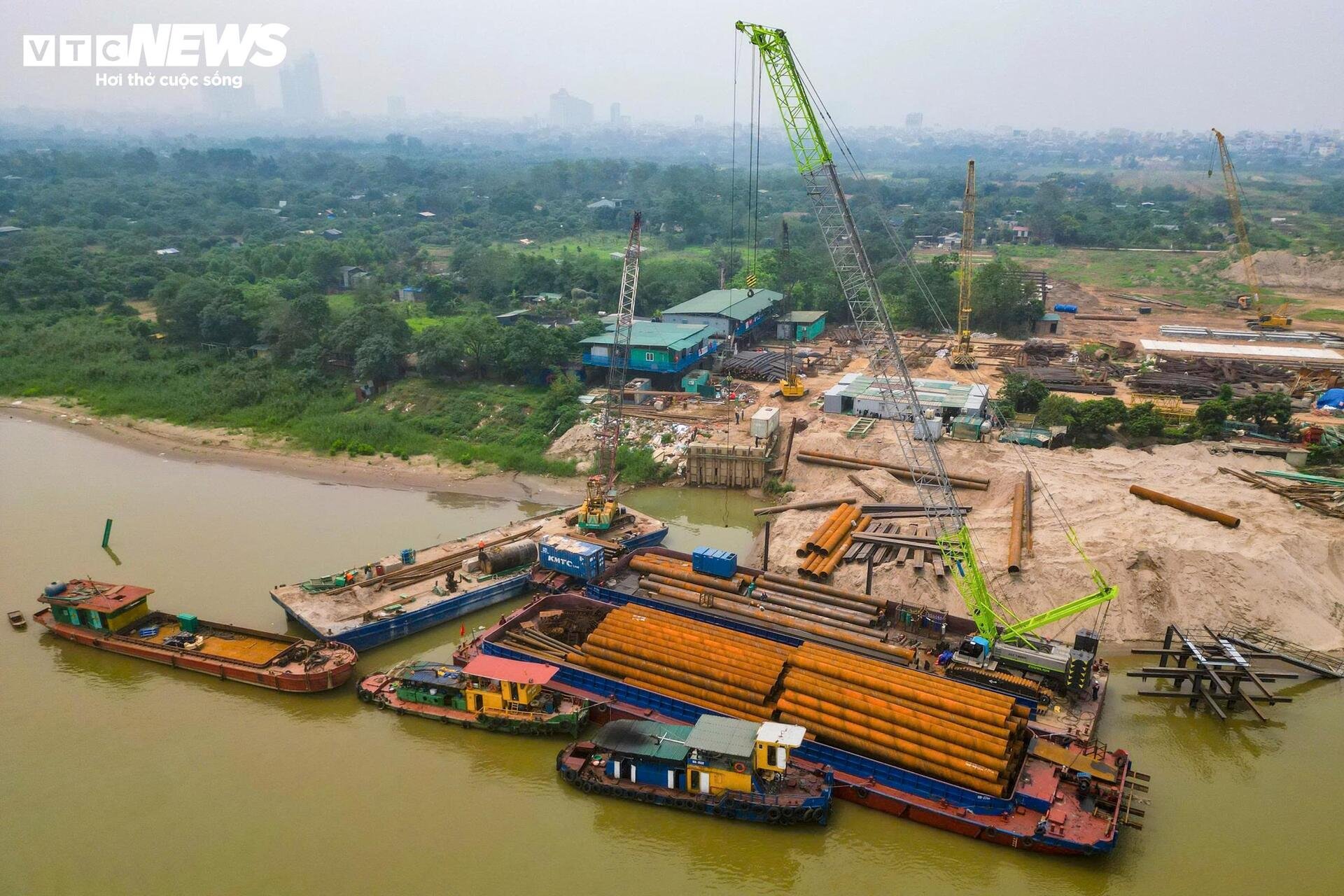 Đại công trường cầu Tứ Liên bắc qua sông Hồng sau gần 1 năm thi công - 6